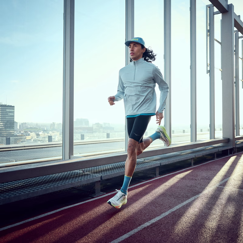 Runner wearing the HOKA Mach 7 during the INTERSPORT campaign shoot in Berlin.